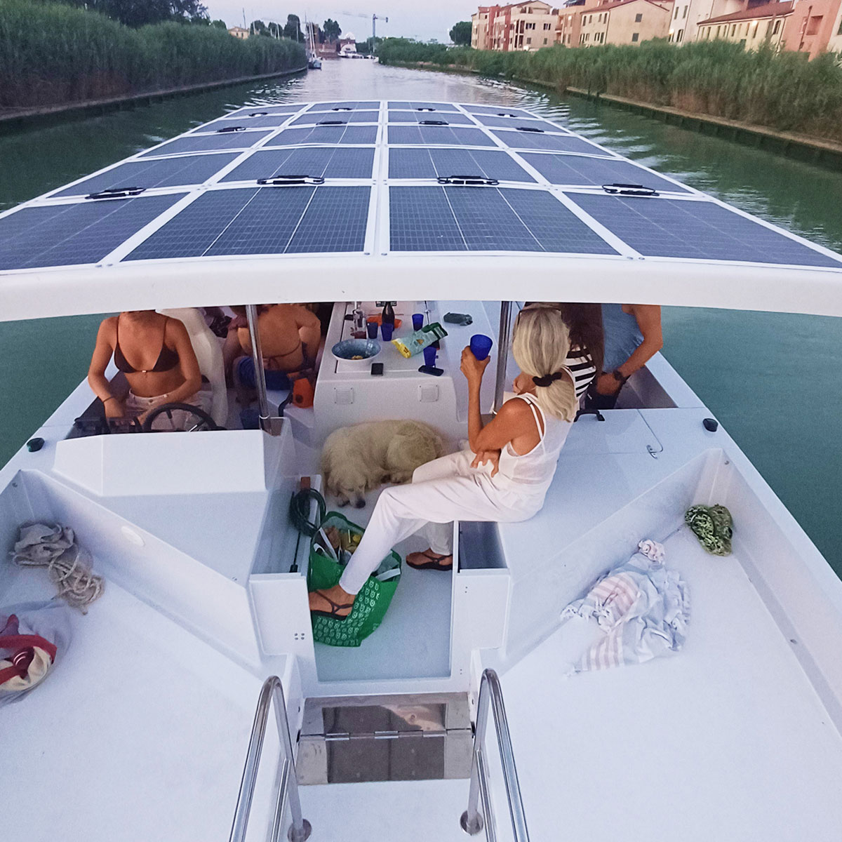 Tour in barca a Caorle lungo il Brian con catamarano elettrico Sun Kiss - Noleggio catamarano con skipper Caorle