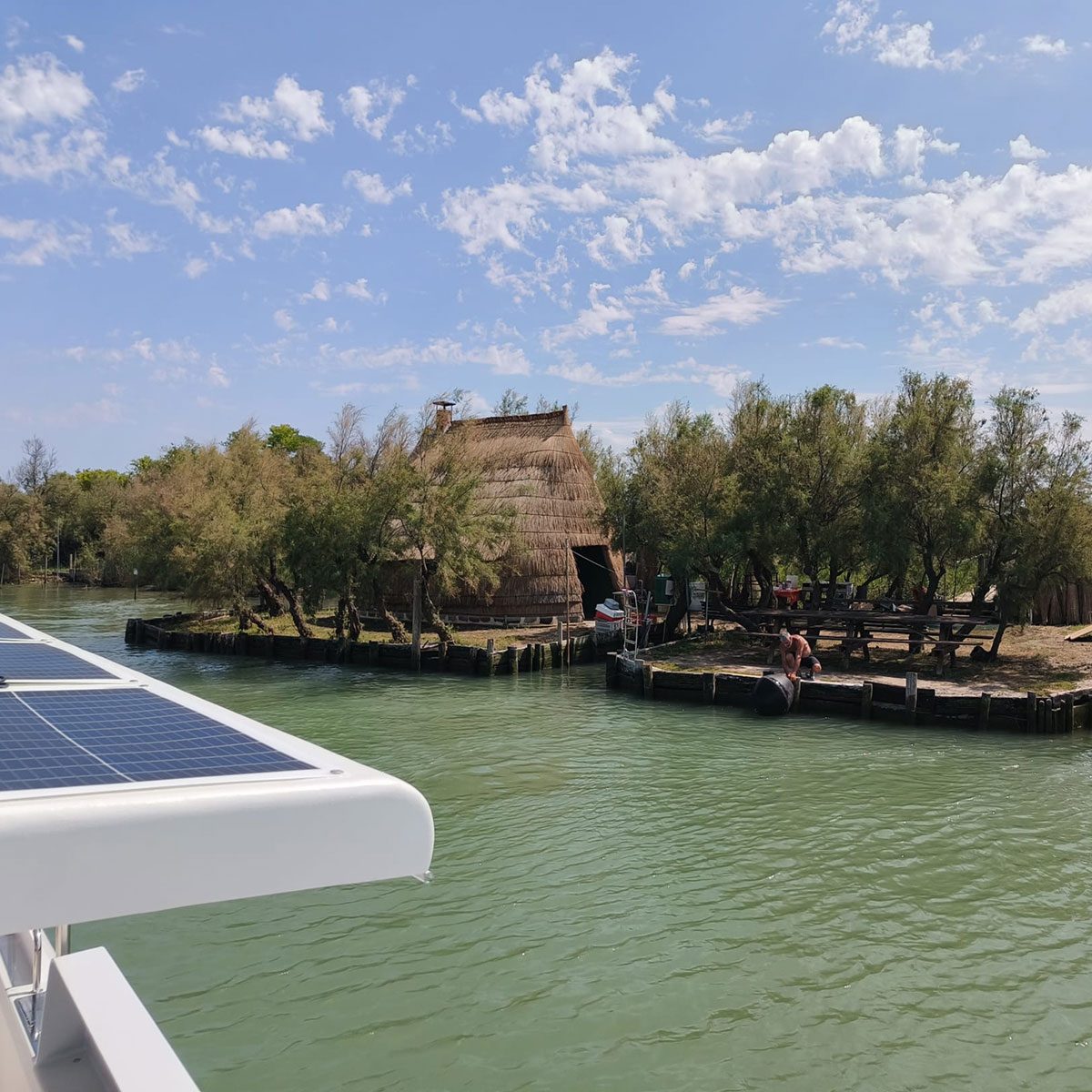 Tour in barca a Caorle Brussa con catamarano elettrico Sun Kiss - Noleggio catamarano con skipper Caorle